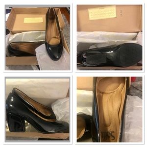 Gently used sofft black patent leather pumps
